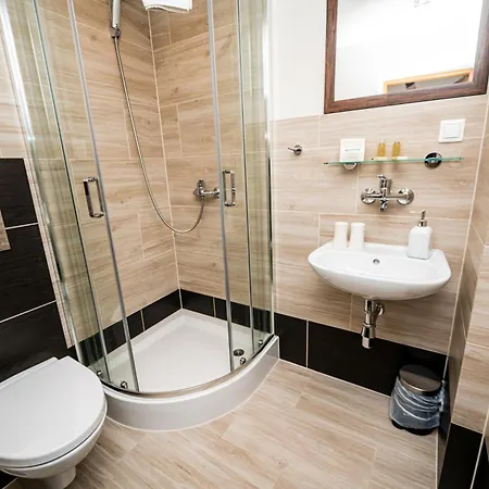 Ariston 4*